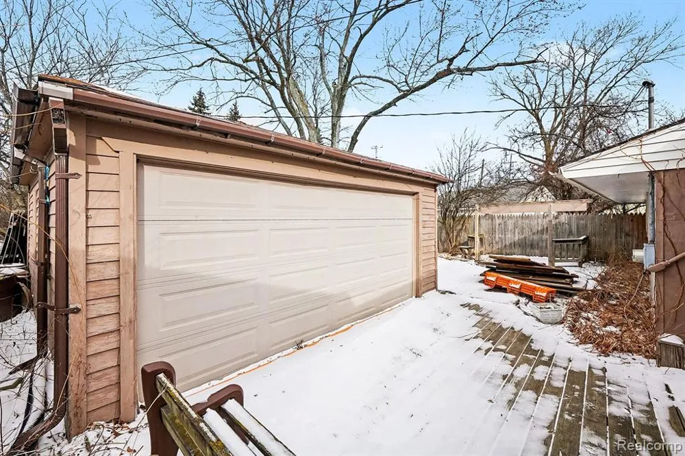 672 Linda Vista Drive Pontiac City, MI 48342