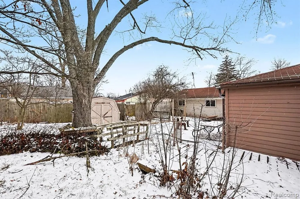 672 Linda Vista Drive Pontiac City, MI 48342