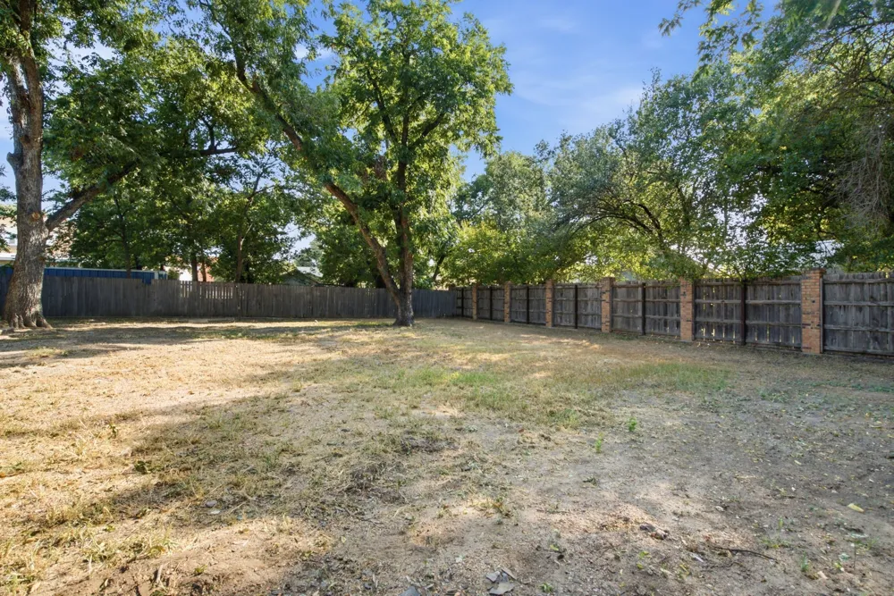 225 S Texas Street De Leon, TX 76444