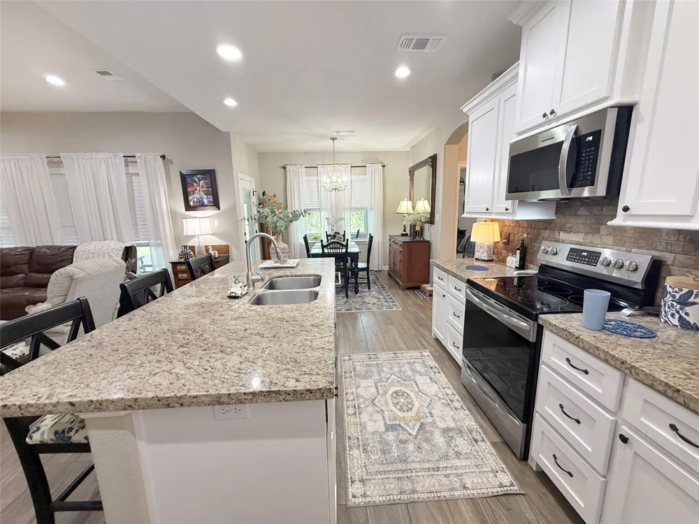 429 Twin Lakes Boulevard W West Columbia, TX 77486