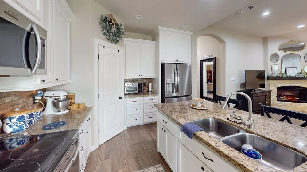 429 Twin Lakes Boulevard W West Columbia, TX 77486