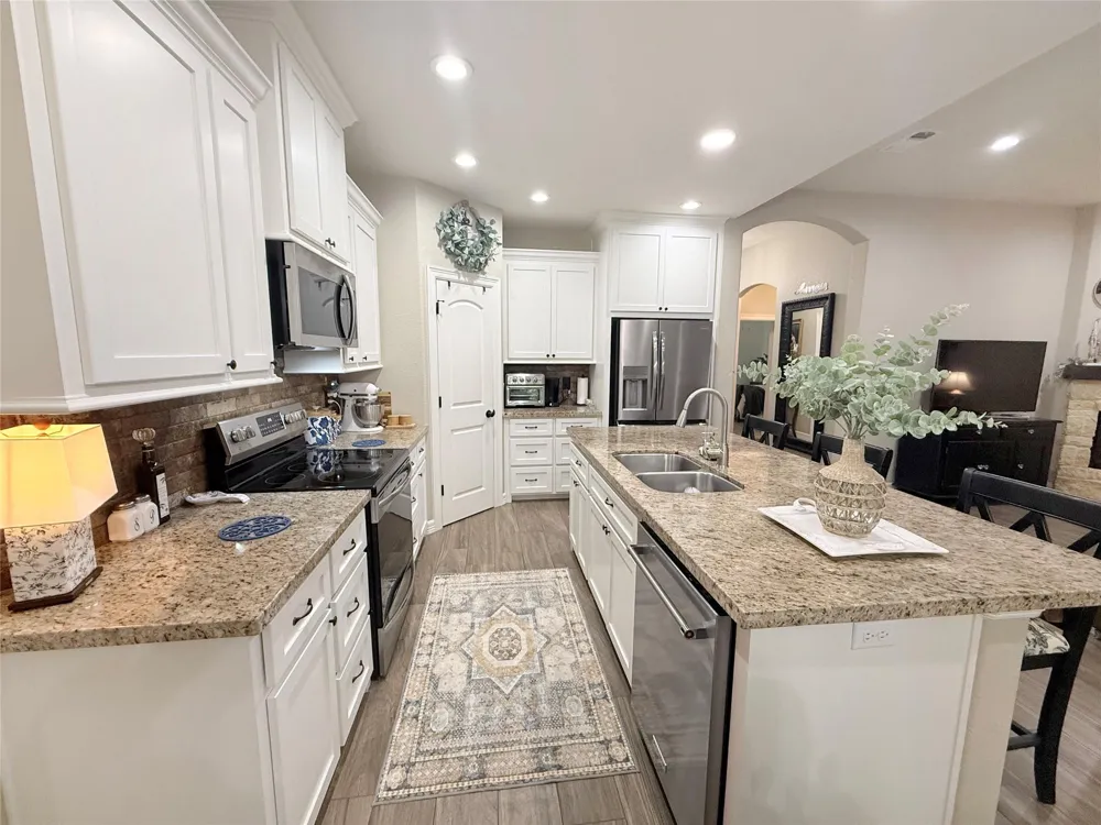 429 Twin Lakes Boulevard W West Columbia, TX 77486