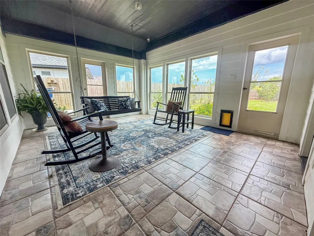 429 Twin Lakes Boulevard W West Columbia, TX 77486