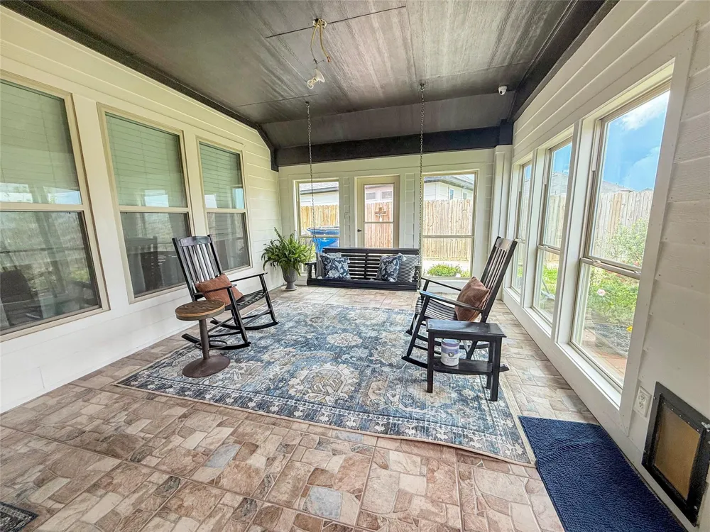 429 Twin Lakes Boulevard W West Columbia, TX 77486
