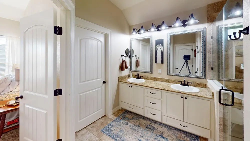 429 Twin Lakes Boulevard W West Columbia, TX 77486