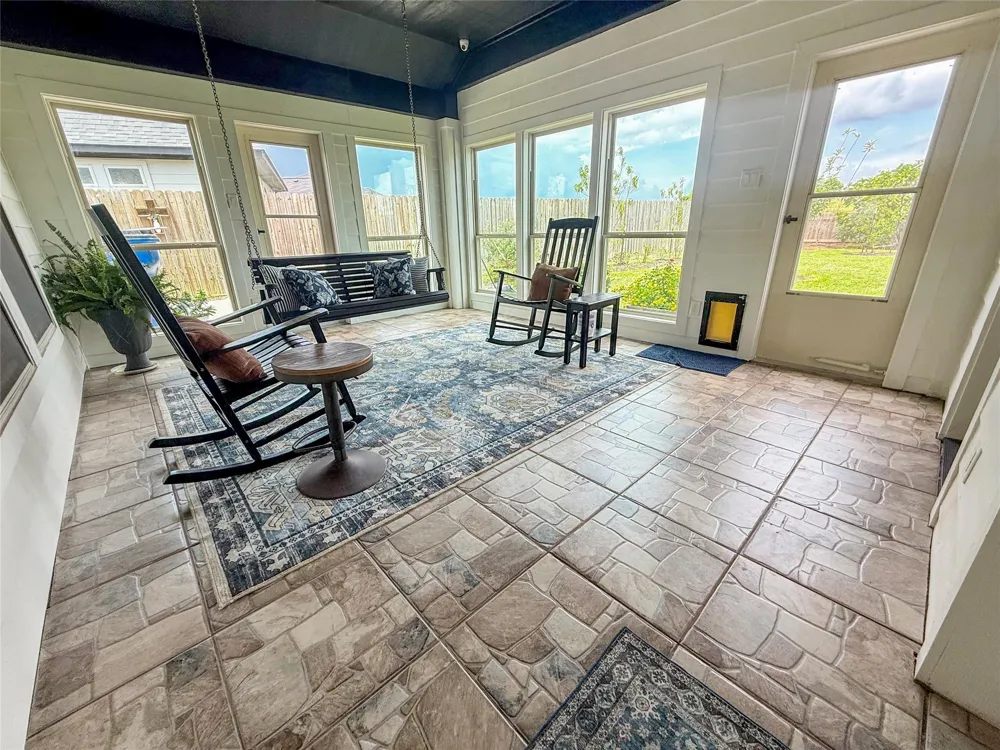 429 Twin Lakes Boulevard W West Columbia, TX 77486
