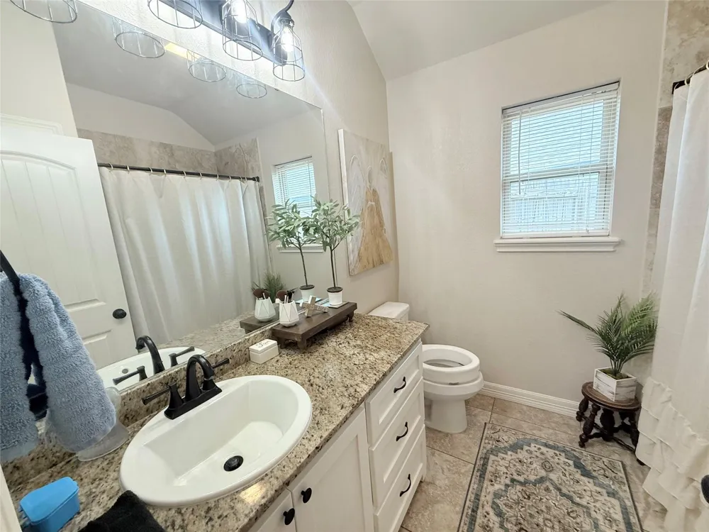 429 Twin Lakes Boulevard W West Columbia, TX 77486