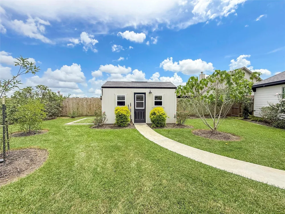 429 Twin Lakes Boulevard W West Columbia, TX 77486