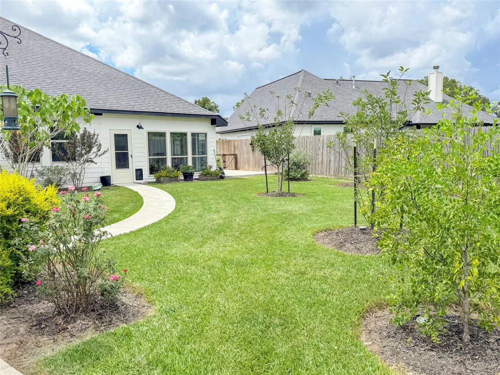 429 Twin Lakes Boulevard W West Columbia, TX 77486