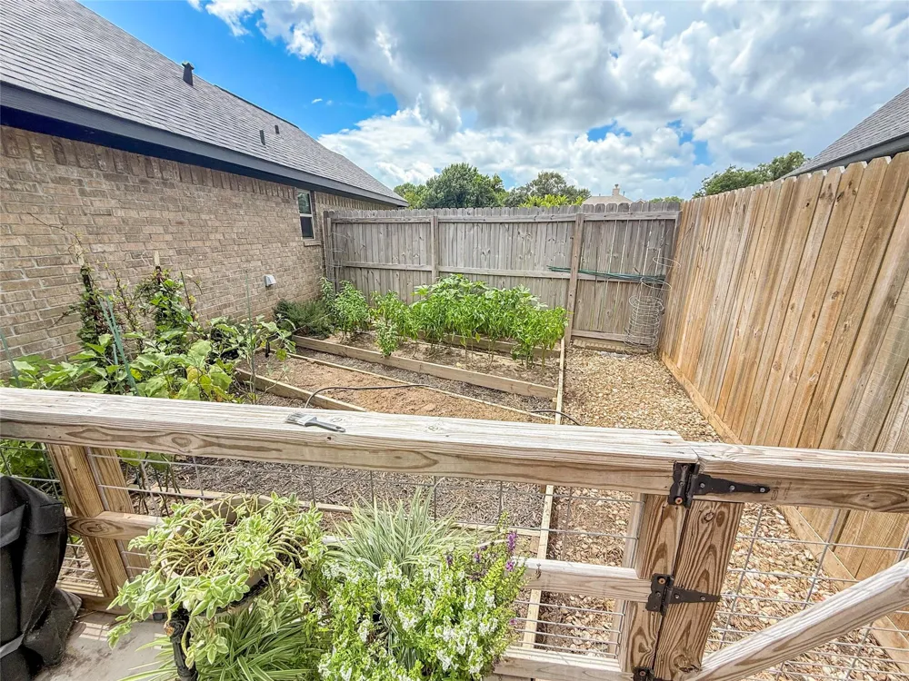 429 Twin Lakes Boulevard W West Columbia, TX 77486