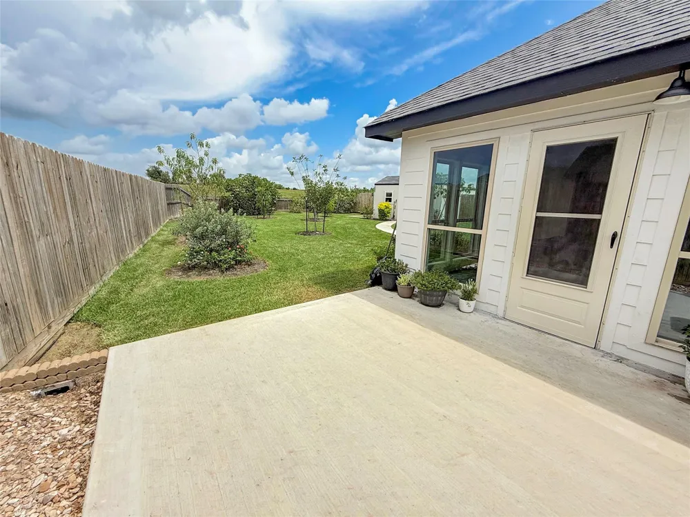 429 Twin Lakes Boulevard W West Columbia, TX 77486