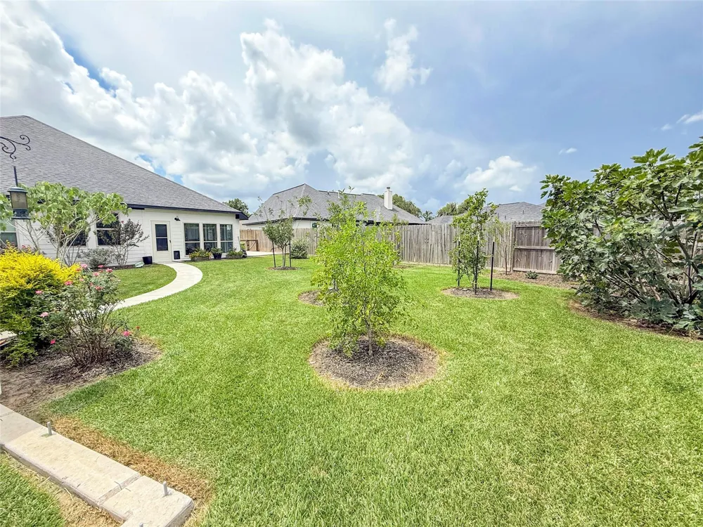 429 Twin Lakes Boulevard W West Columbia, TX 77486