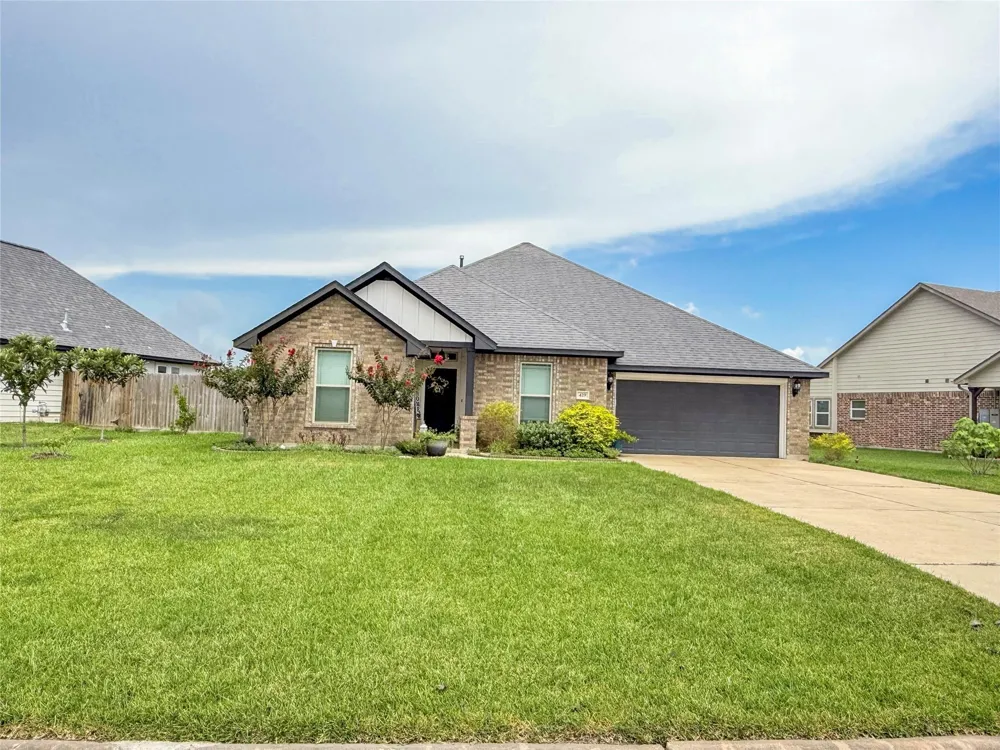 429 Twin Lakes Boulevard W West Columbia, TX 77486