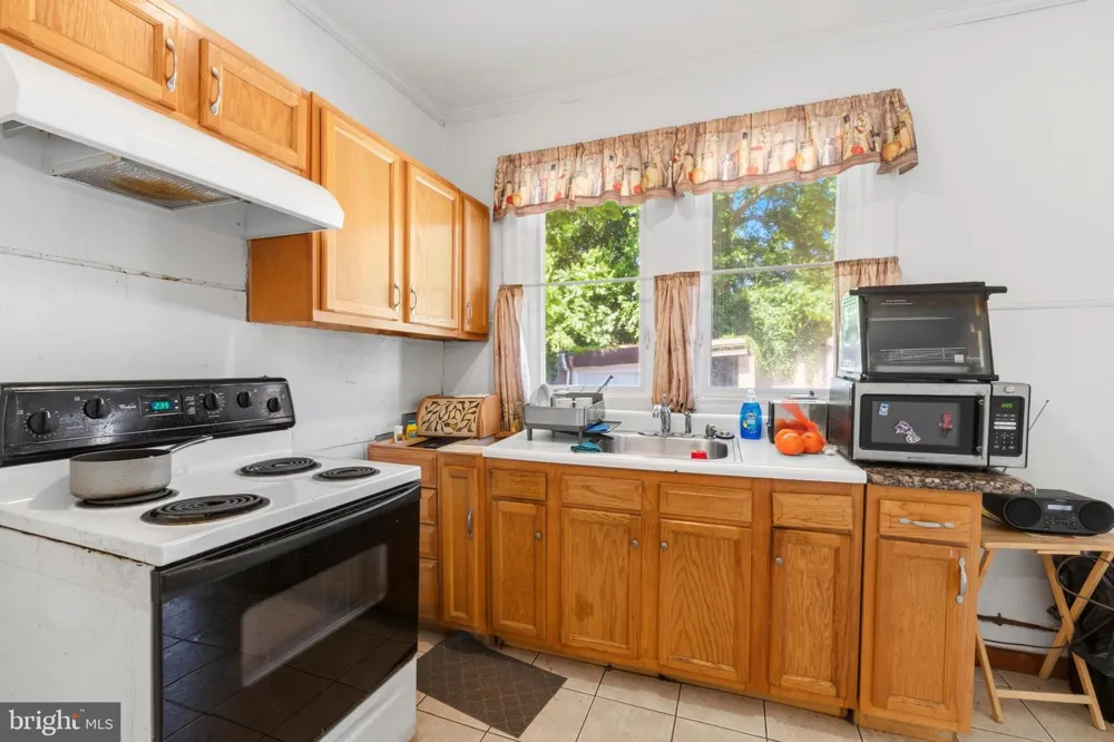 6211 WAYNE AVENUE Philadelphia, PA 19144