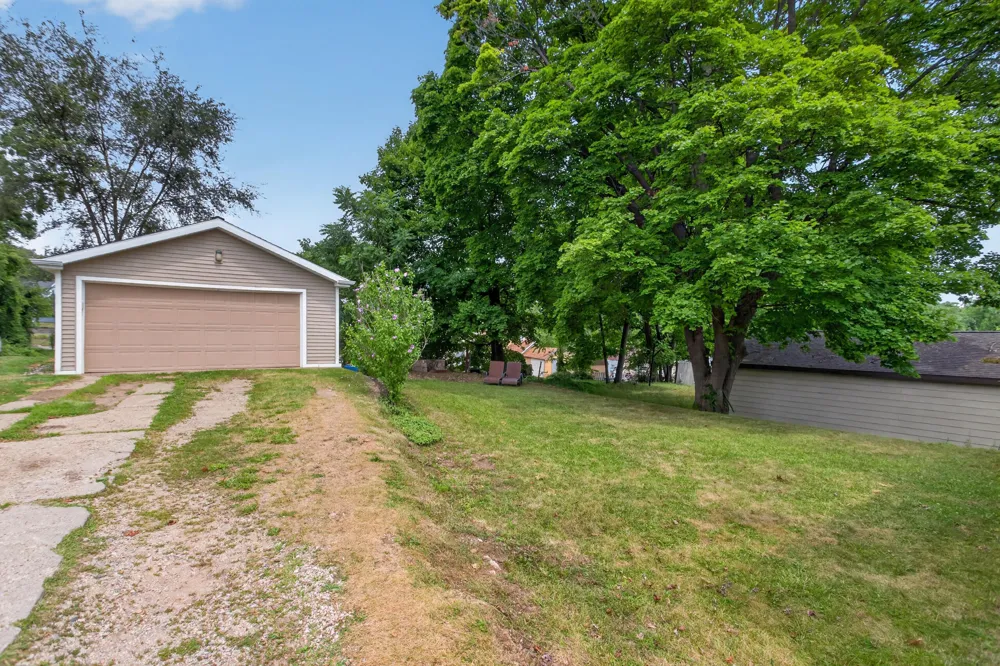 438 W Monroe Street Jackson, MI 49202