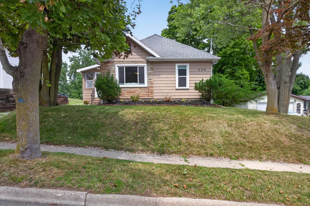 438 W Monroe Street Jackson, MI 49202