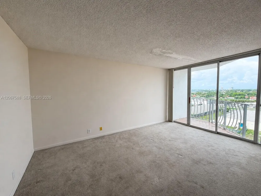 7601 E Treasure Dr #902 North Bay Village, FL 33141