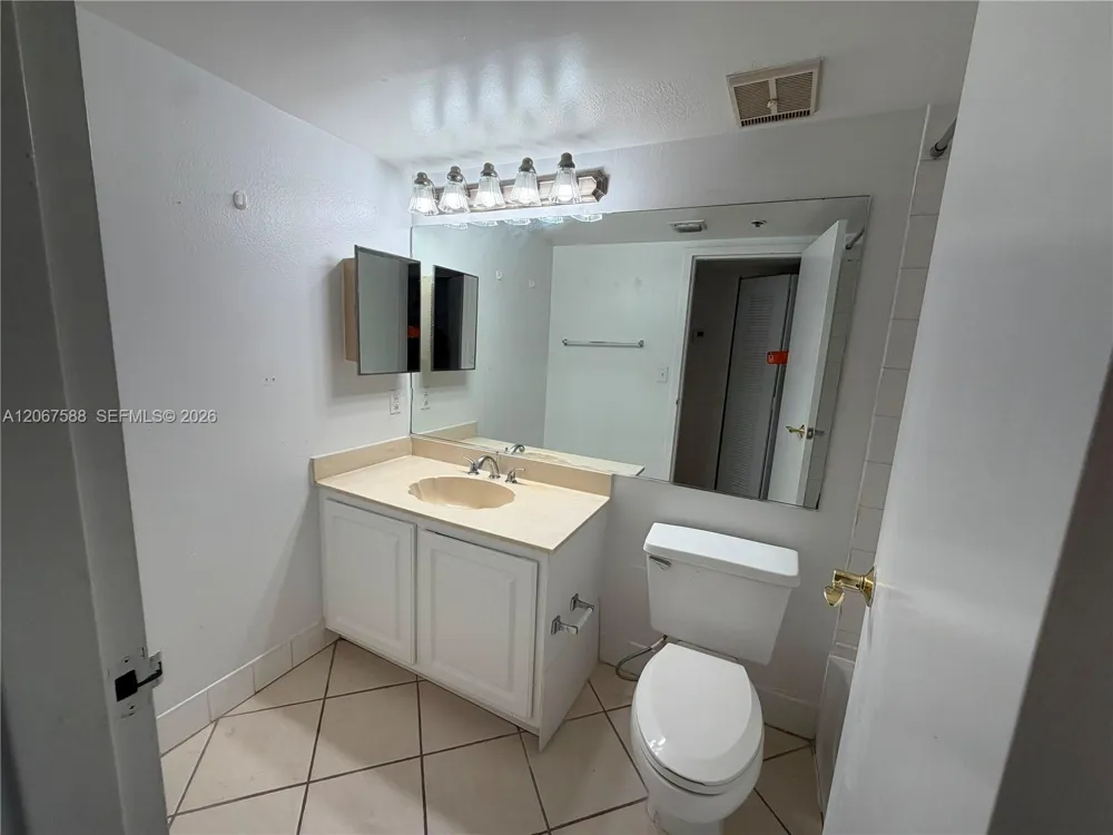 7601 E Treasure Dr #902 North Bay Village, FL 33141