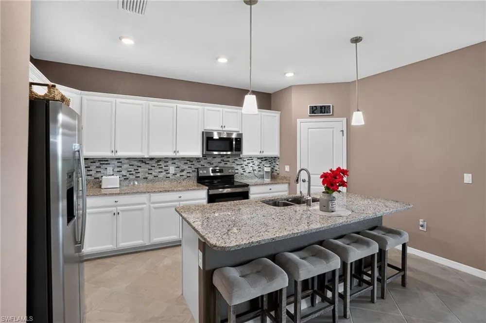 3943 E Hampton Circle Alva, FL 33920