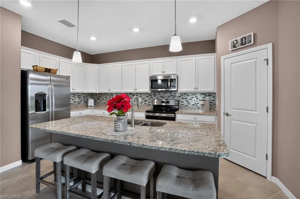 3943 E Hampton Circle Alva, FL 33920