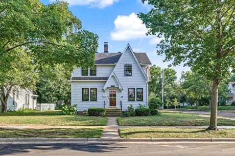 539 W Grand Avenue