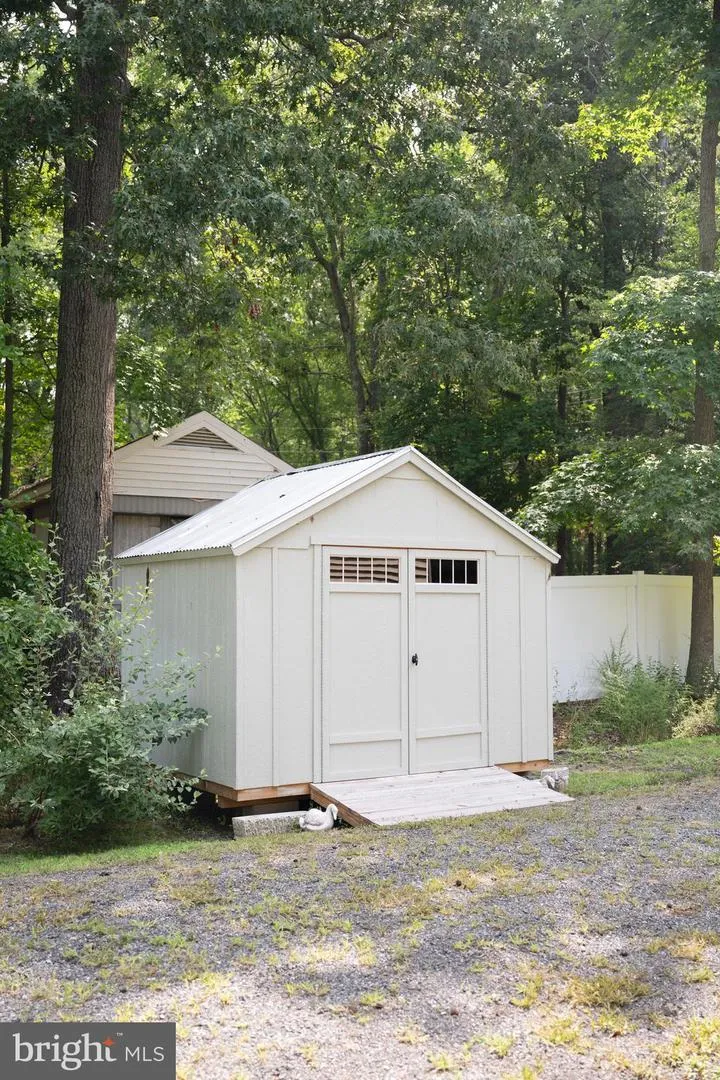 811 LONG POINT ROAD Hague, VA 22469