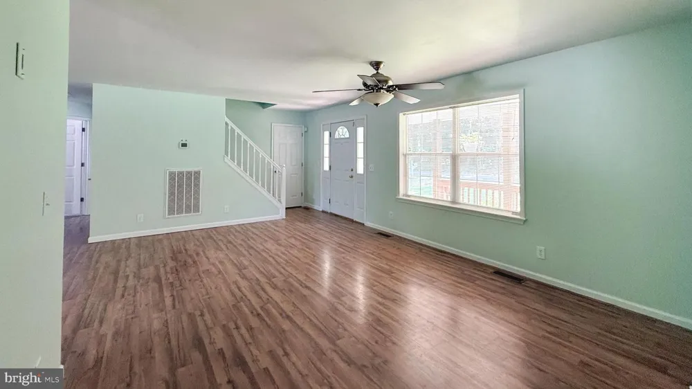 811 LONG POINT ROAD Hague, VA 22469