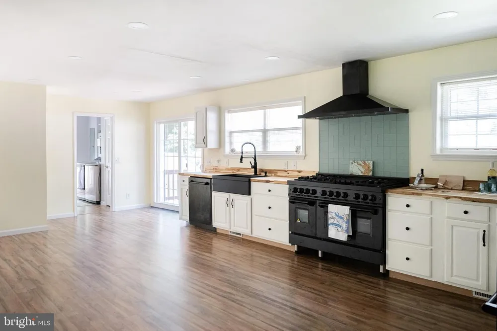 811 LONG POINT ROAD Hague, VA 22469