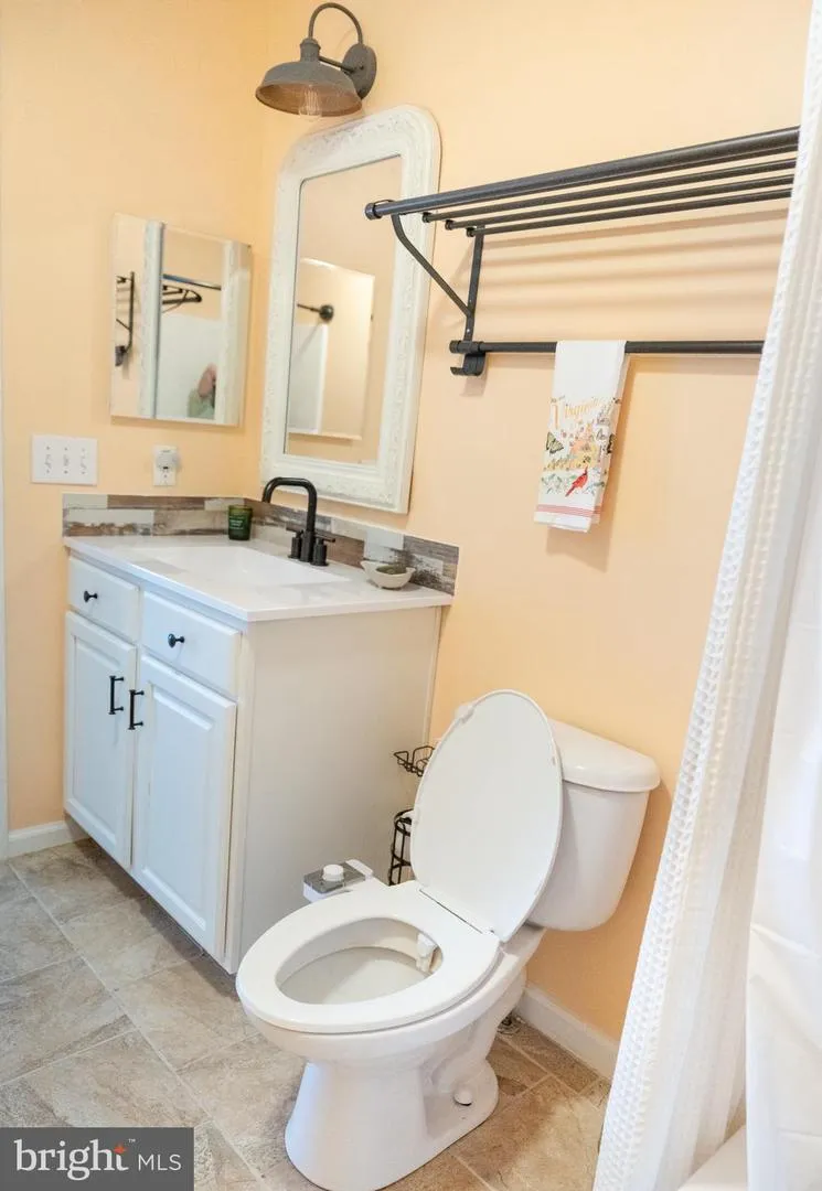 811 LONG POINT ROAD Hague, VA 22469