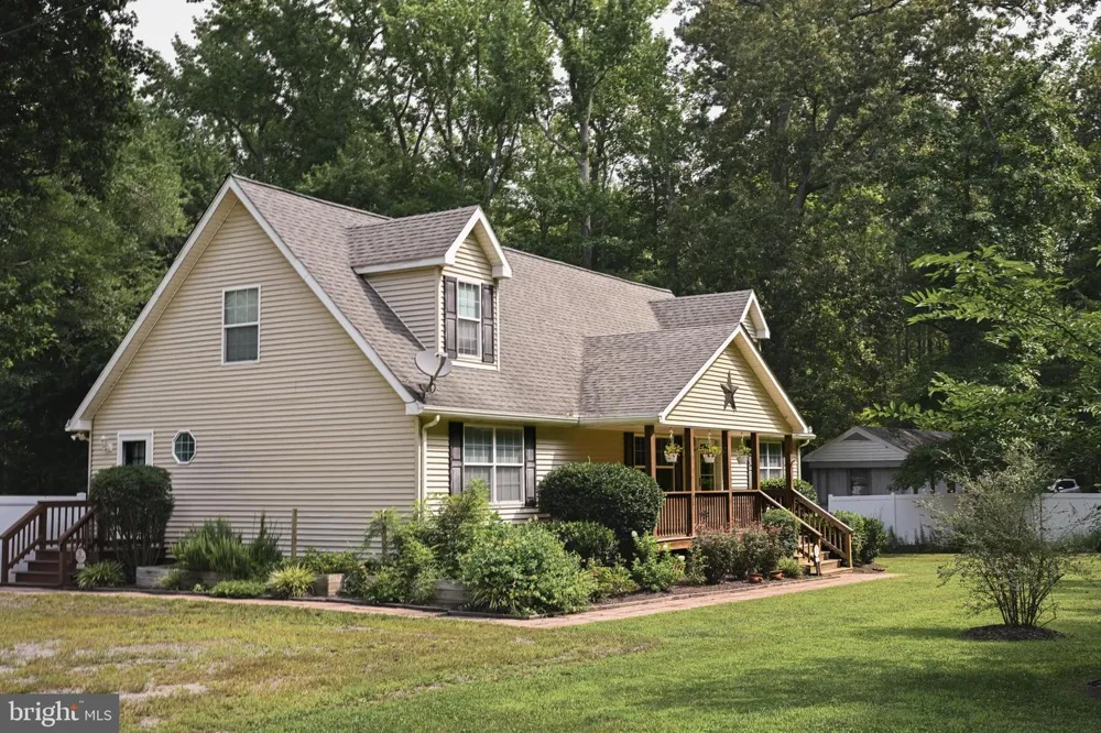 811 LONG POINT ROAD Hague, VA 22469