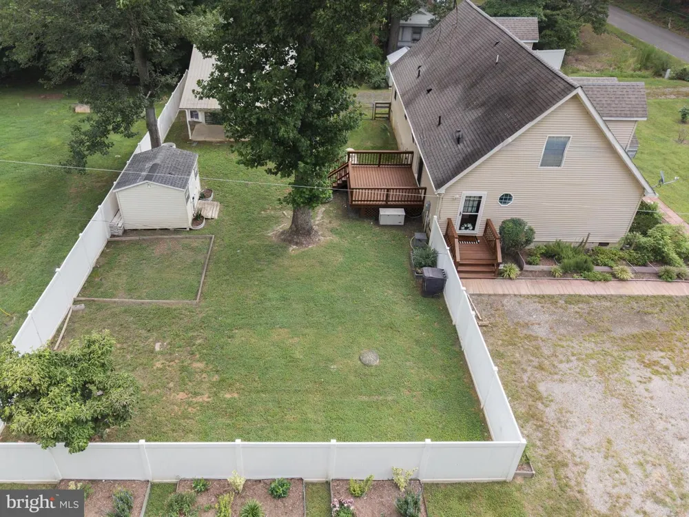 811 LONG POINT ROAD Hague, VA 22469