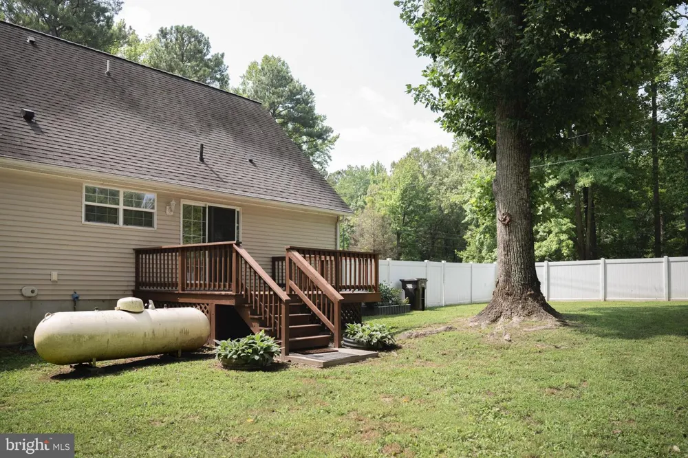 811 LONG POINT ROAD Hague, VA 22469
