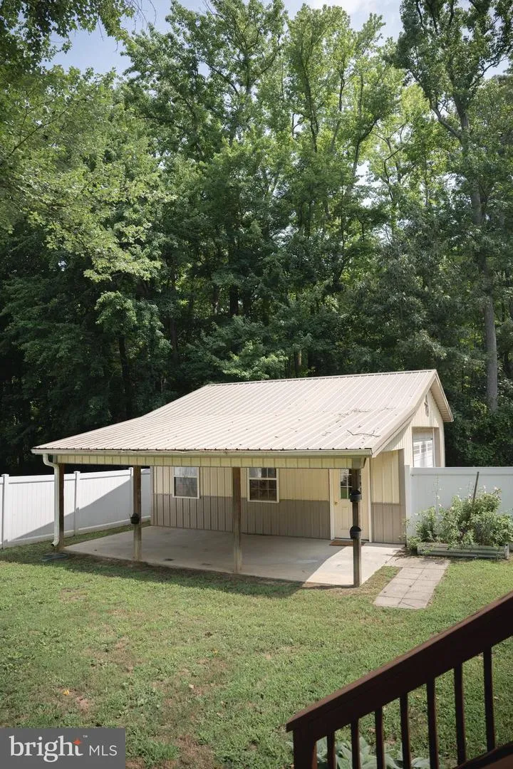 811 LONG POINT ROAD Hague, VA 22469