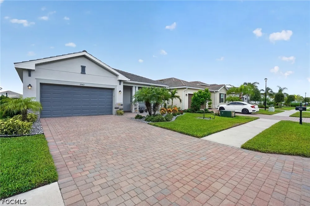 E Hampton Circle Alva, FL 33920