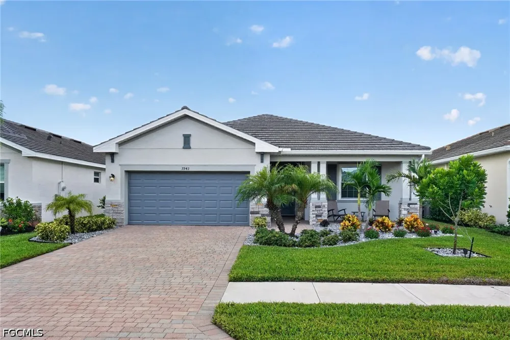 E Hampton Circle Alva, FL 33920