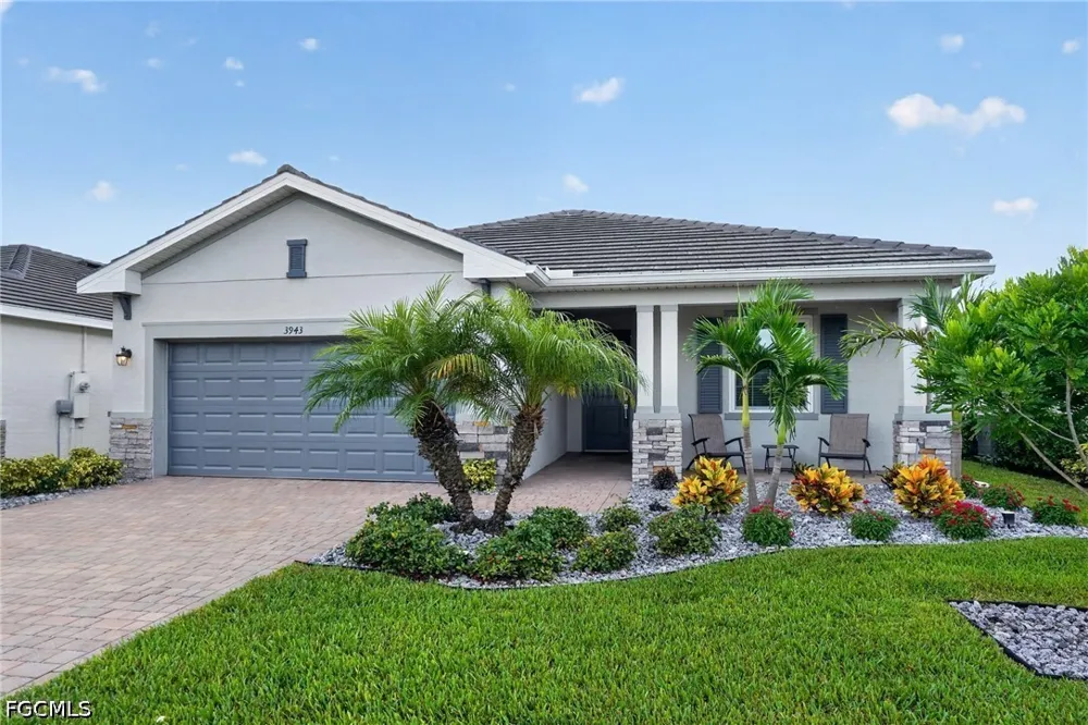 E Hampton Circle Alva, FL 33920