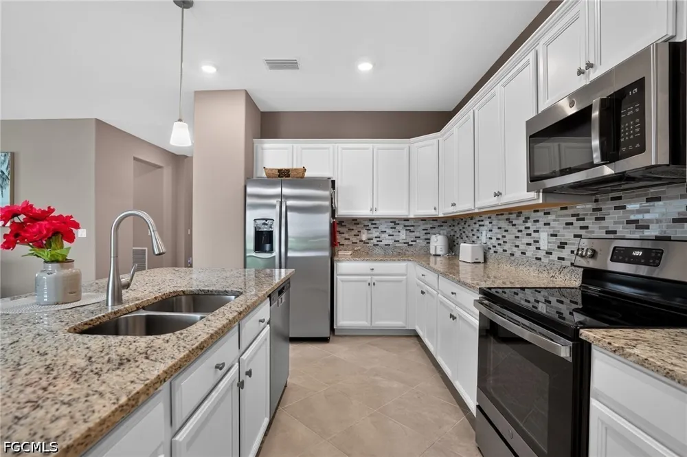 E Hampton Circle Alva, FL 33920