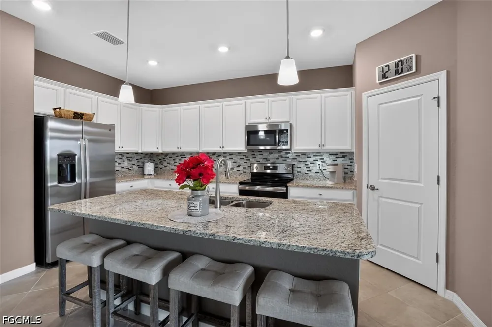 E Hampton Circle Alva, FL 33920
