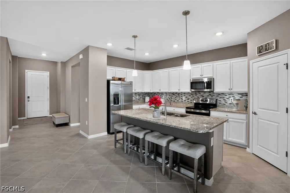 E Hampton Circle Alva, FL 33920