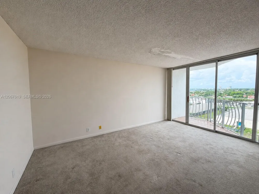 7601 E Treasure Dr #902 North Bay Village, FL 33141