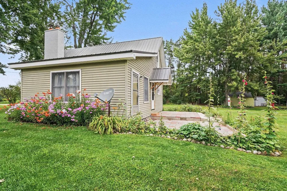 4196 Coleman Warren Township, MI 48618
