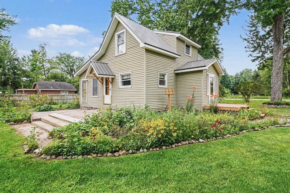 4196 Coleman Warren Township, MI 48618