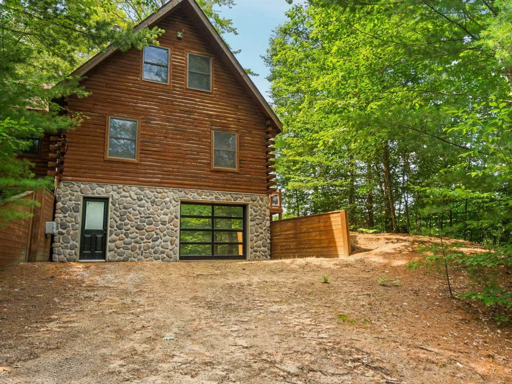 9556 SW Long Lake Drive Springfield Township, MI 49633