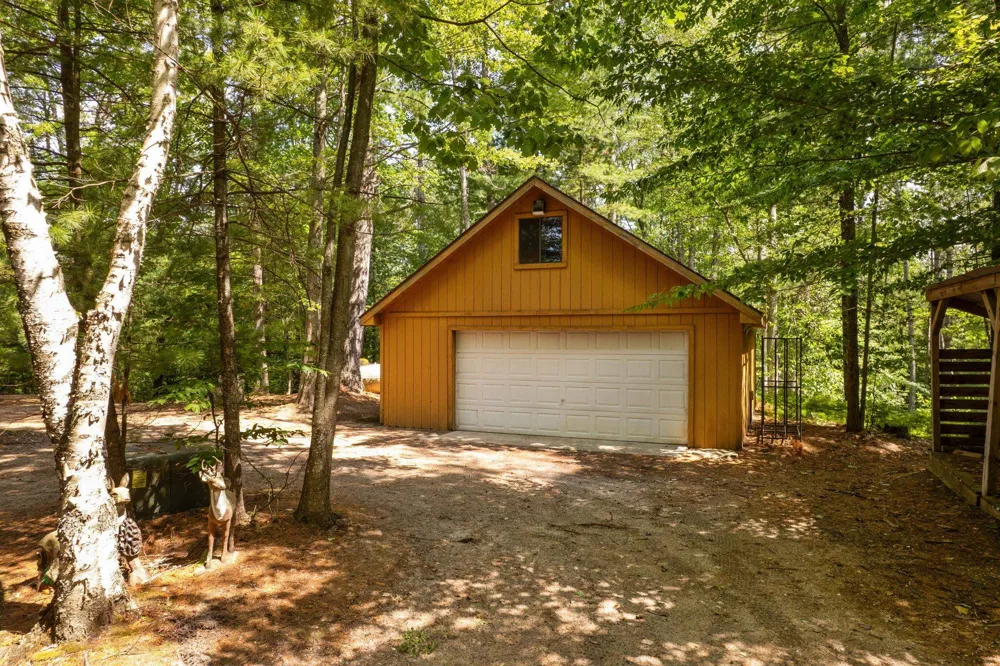 9556 SW Long Lake Drive Springfield Township, MI 49633