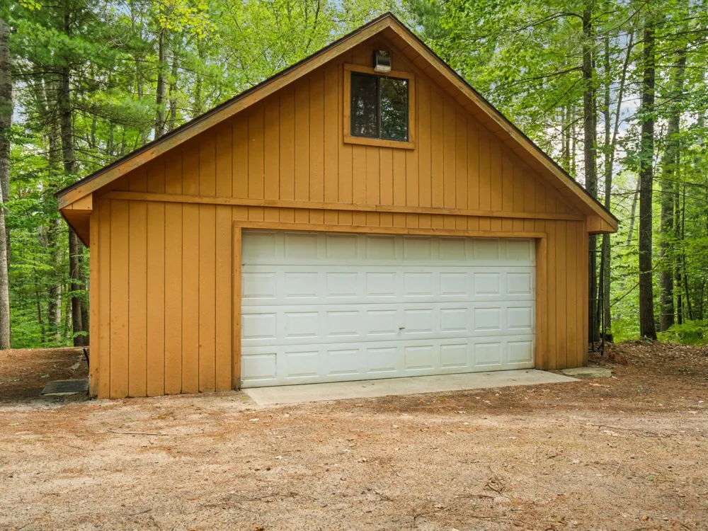 9556 SW Long Lake Drive Springfield Township, MI 49633