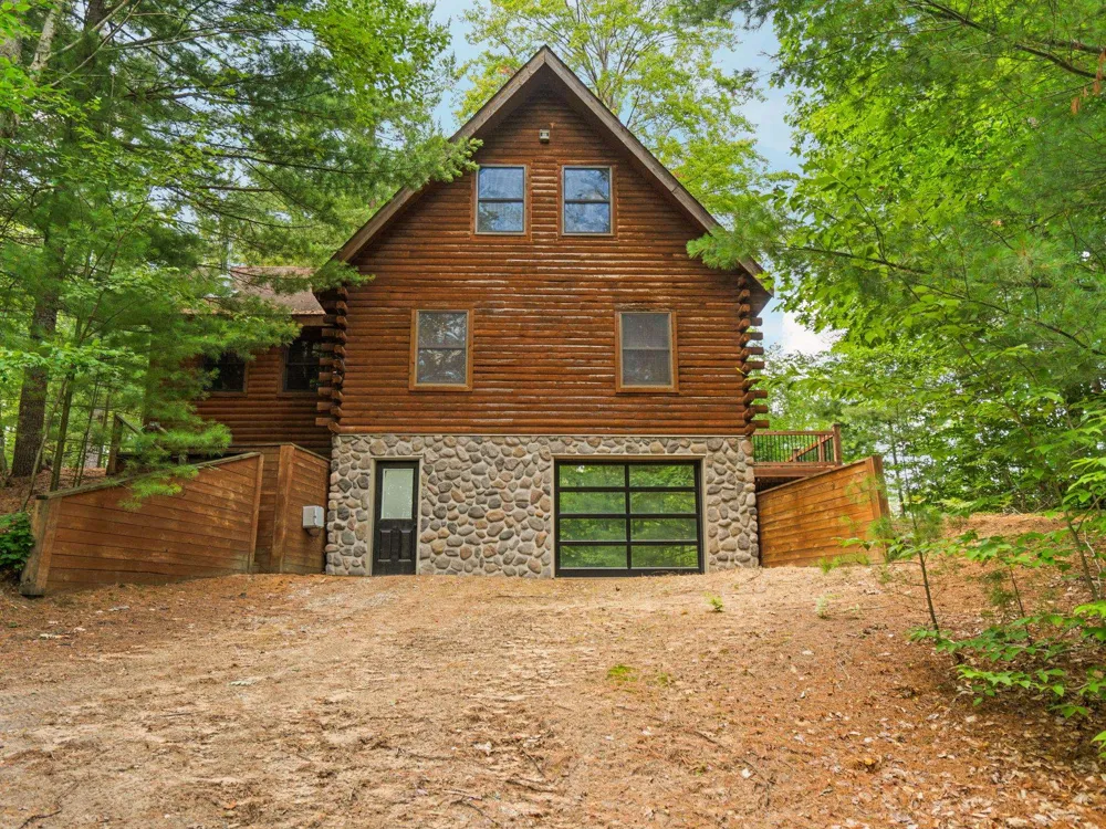 9556 SW Long Lake Drive Springfield Township, MI 49633