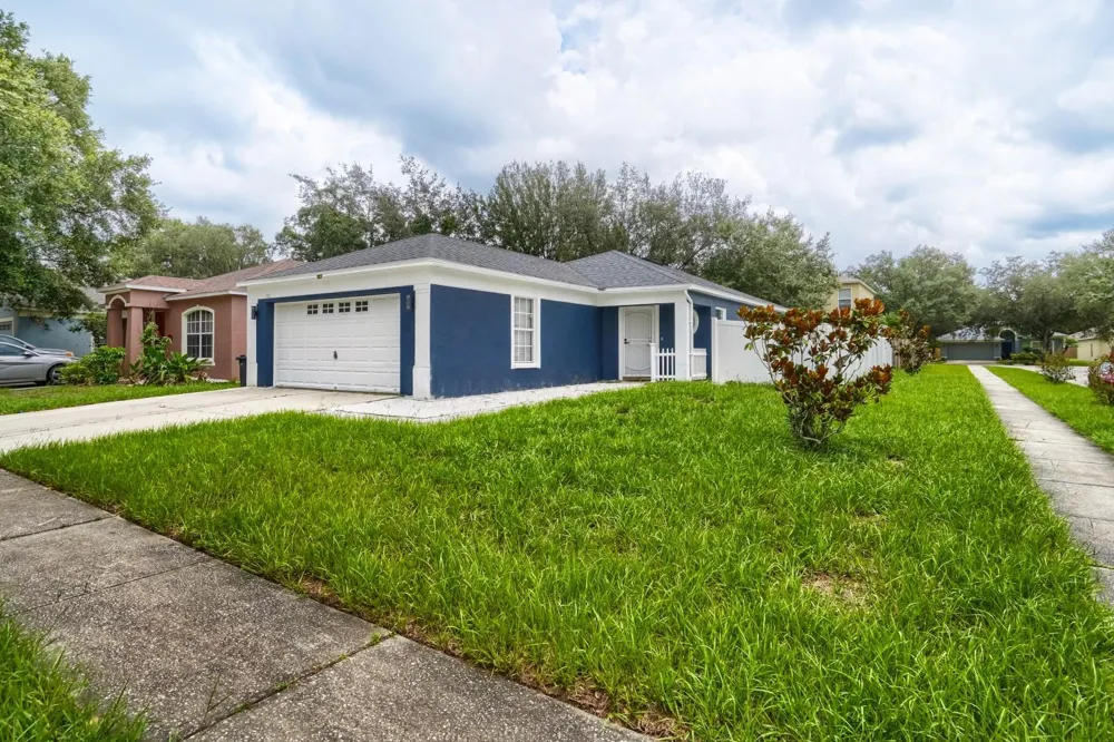 701 PERIWINKLE POINTE PLACE Seffner, FL 33584