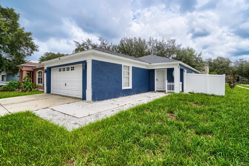 701 PERIWINKLE POINTE PLACE Seffner, FL 33584