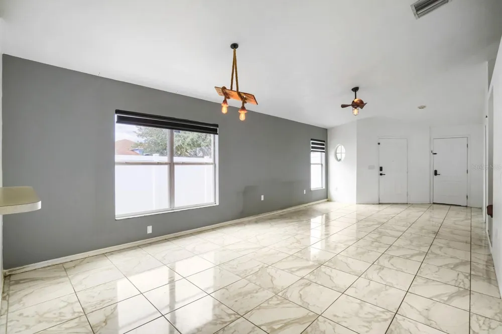 701 PERIWINKLE POINTE PLACE Seffner, FL 33584