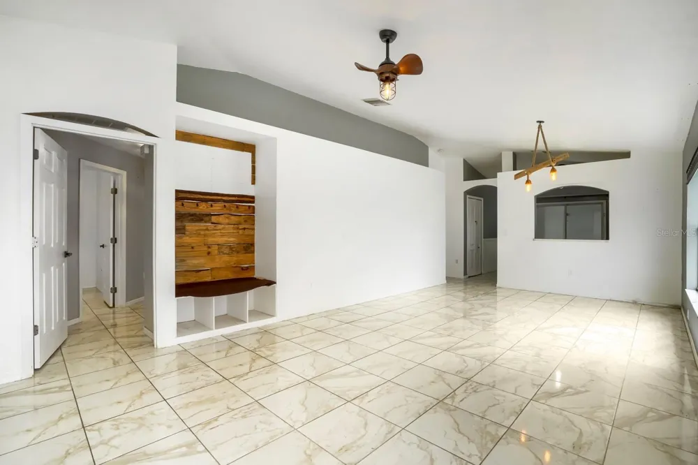 701 PERIWINKLE POINTE PLACE Seffner, FL 33584